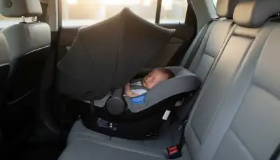 Blendschutz für Babyschale: Ruhe unterwegs